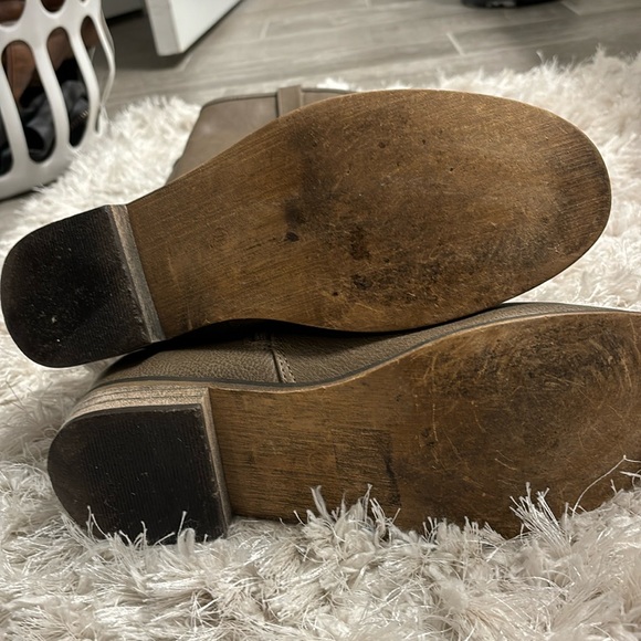 Womes Size 10 Taupe Boots - Picture 5 of 5